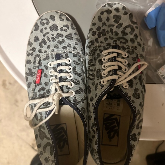 Vans - Picture 4 of 4